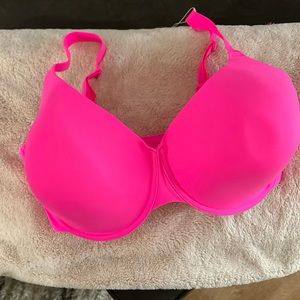 Hot pink skims fits everybody t shirt Demi bra. Never worn with tags.
